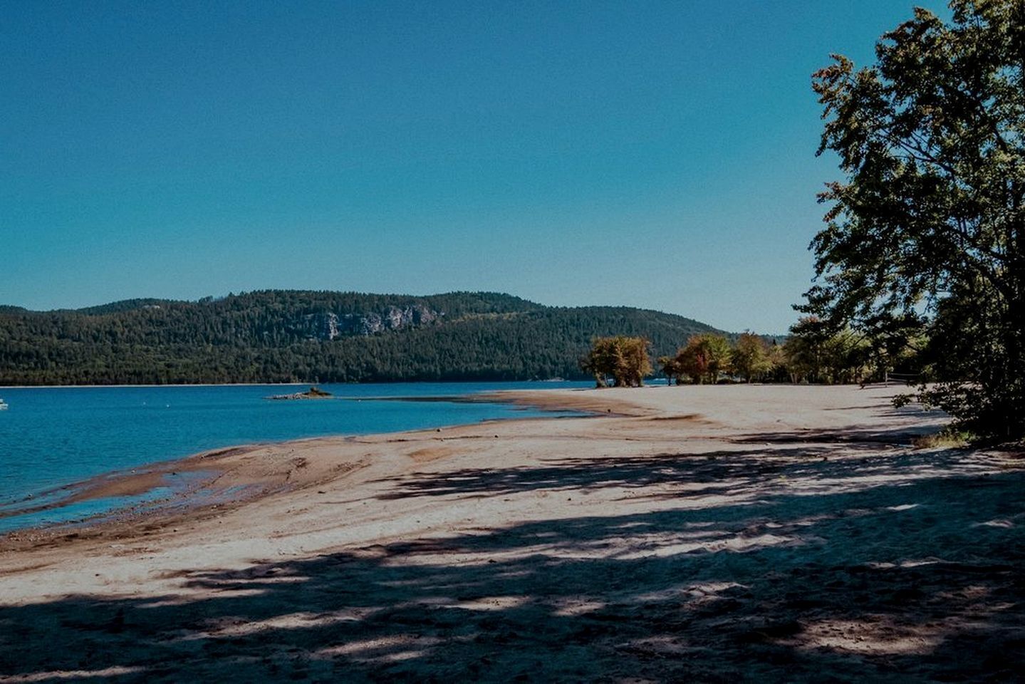 Beach nearby, sailing, kayaking, fishing