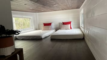 1 bedroom, desk, bed sheets