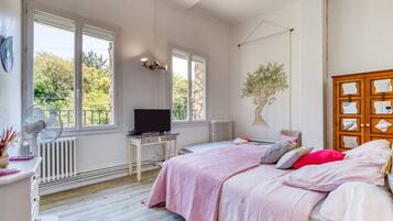 2 chambres, fer et planche Ă repasser, Wi-Fi, draps fournis