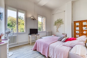 2 quartos, ferros/tábuas de passar roupa, Wi-Fi, roupa de cama