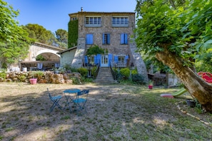 Exterior - Guest Room “La Bouzigaude” with Shared Terrace, Communal Garden and Wi-Fi (Balaruc-le-Vieux)