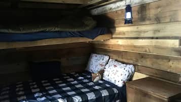 1 bedroom, bed sheets