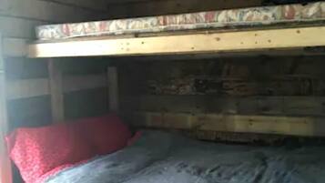 1 bedroom, bed sheets