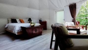 1 bedroom, desk, bed sheets