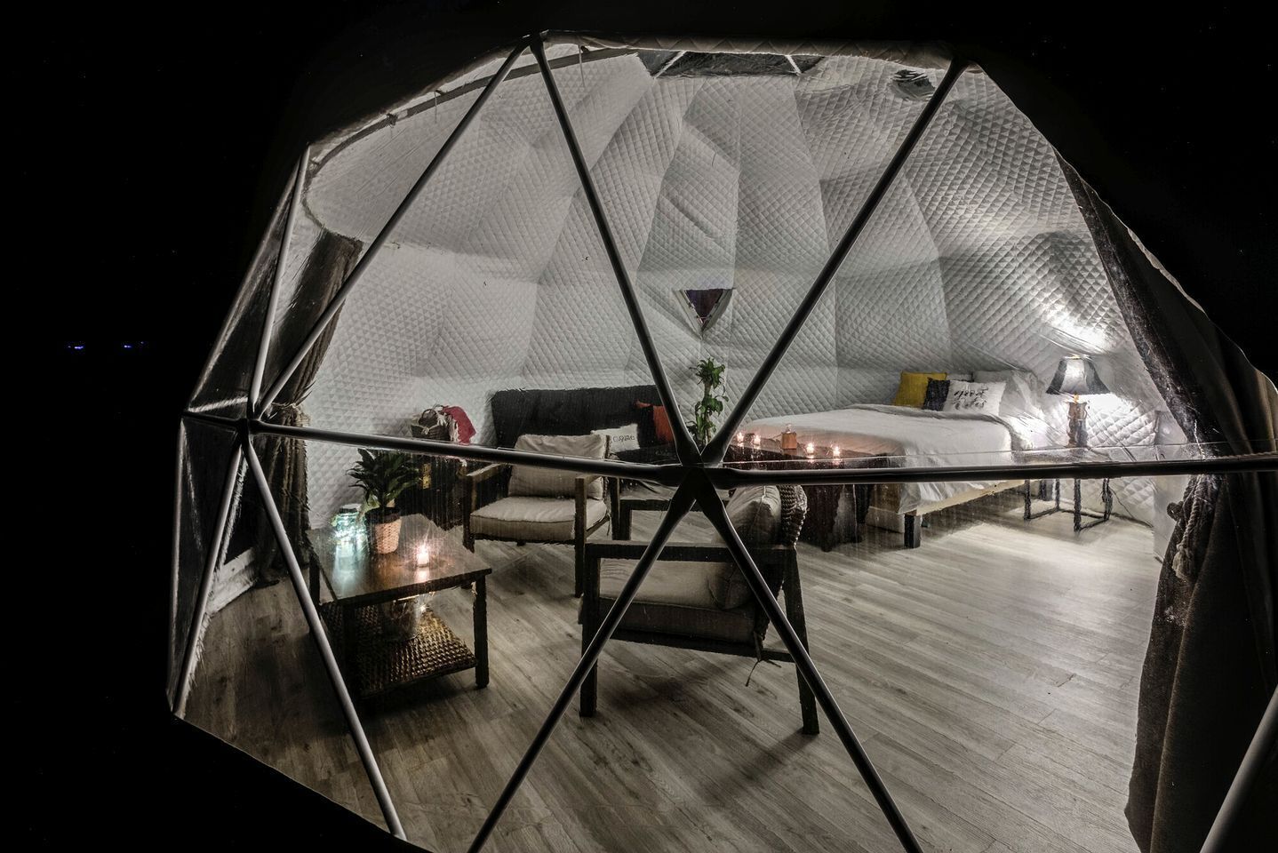 1 bedroom, desk, bed sheets