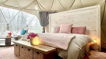 1 bedroom, bed sheets