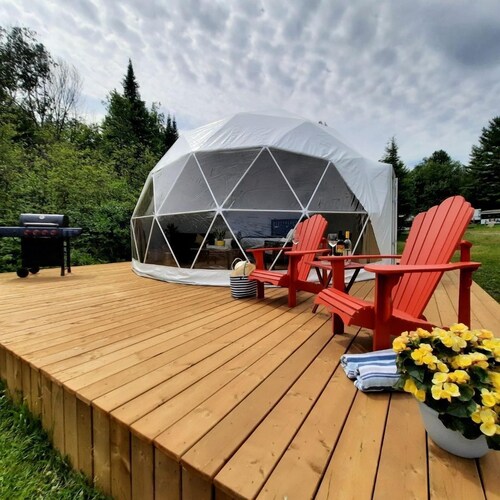 Lakefront Dome with Idyllic Design and Views in Ontario