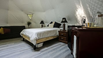 1 bedroom, desk, bed sheets