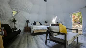 1 bedroom, desk, bed sheets