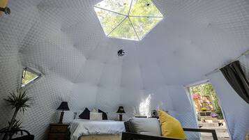 1 bedroom, desk, bed sheets