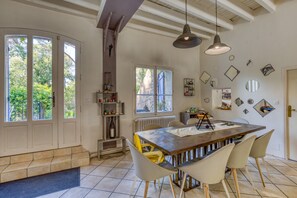 Dining - Guest Room “La Sétoise” with Shared Terrace & Garden, Wi-Fi (Balaruc-le-Vieux)
