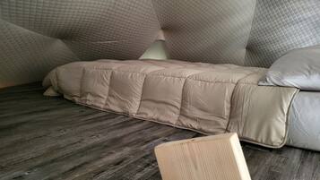 1 bedroom, bed sheets