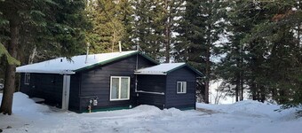 Private Waterfront Cabin Ideal for Outdoor Adventures in Alberta