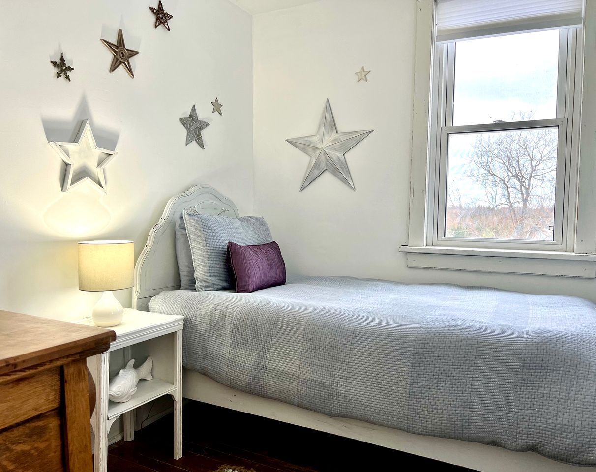 4 bedrooms, bed sheets