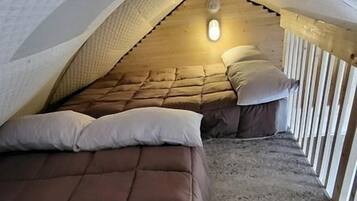 1 bedroom, bed sheets