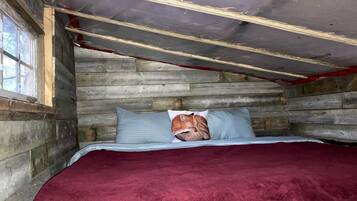 1 bedroom, bed sheets