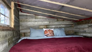 1 bedroom, bed sheets