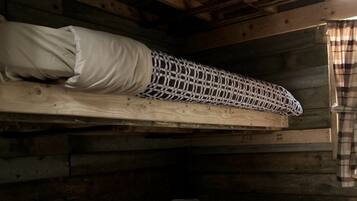 1 bedroom, bed sheets