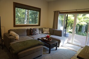 Living area - Nestled in the trees, this contemporary and cozy guesthouse is comfy and quiet, (Portland)