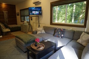 Living area - Nestled in the trees, this contemporary and cozy guesthouse is comfy and quiet, (Portland)