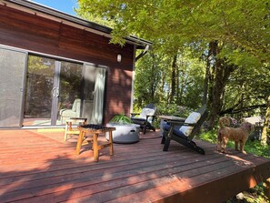 Terrace/patio - Nestled in the trees, this contemporary and cozy guesthouse is comfy and quiet, (Portland)