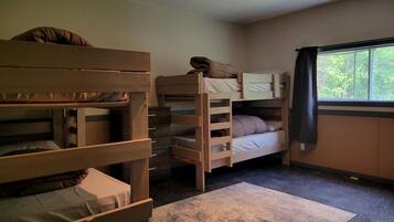 1 bedroom, bed sheets