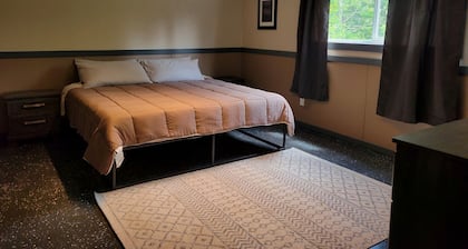 Group Cabin Lodge Surrounded by Nature with Beautiful Hiking Trails and Views in Alberta