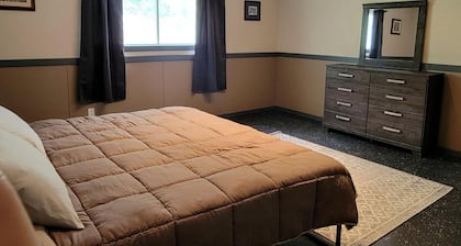 Group Cabin Lodge Surrounded by Nature with Beautiful Hiking Trails and Views in Alberta