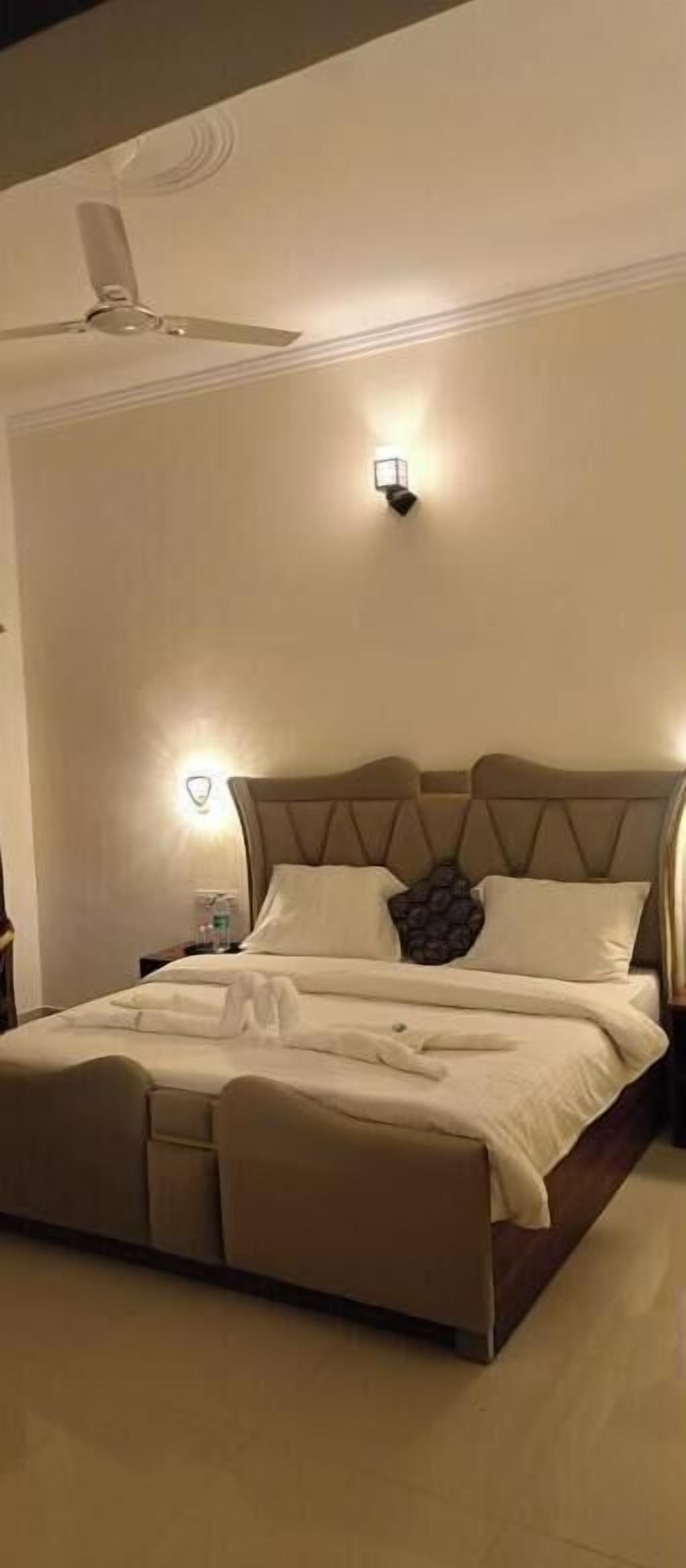 Quarto luxo | Wi-Fi de cortesia, roupa de cama
