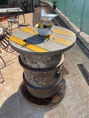 Outdoor dining - The Lime Tree House (Santa Maria)