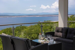 Outdoor dining - Vrbo Property (Dramalj)
