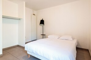 Room - 111 - L'Herblinois - Wifi - Proche tram (Saint-Herblain)