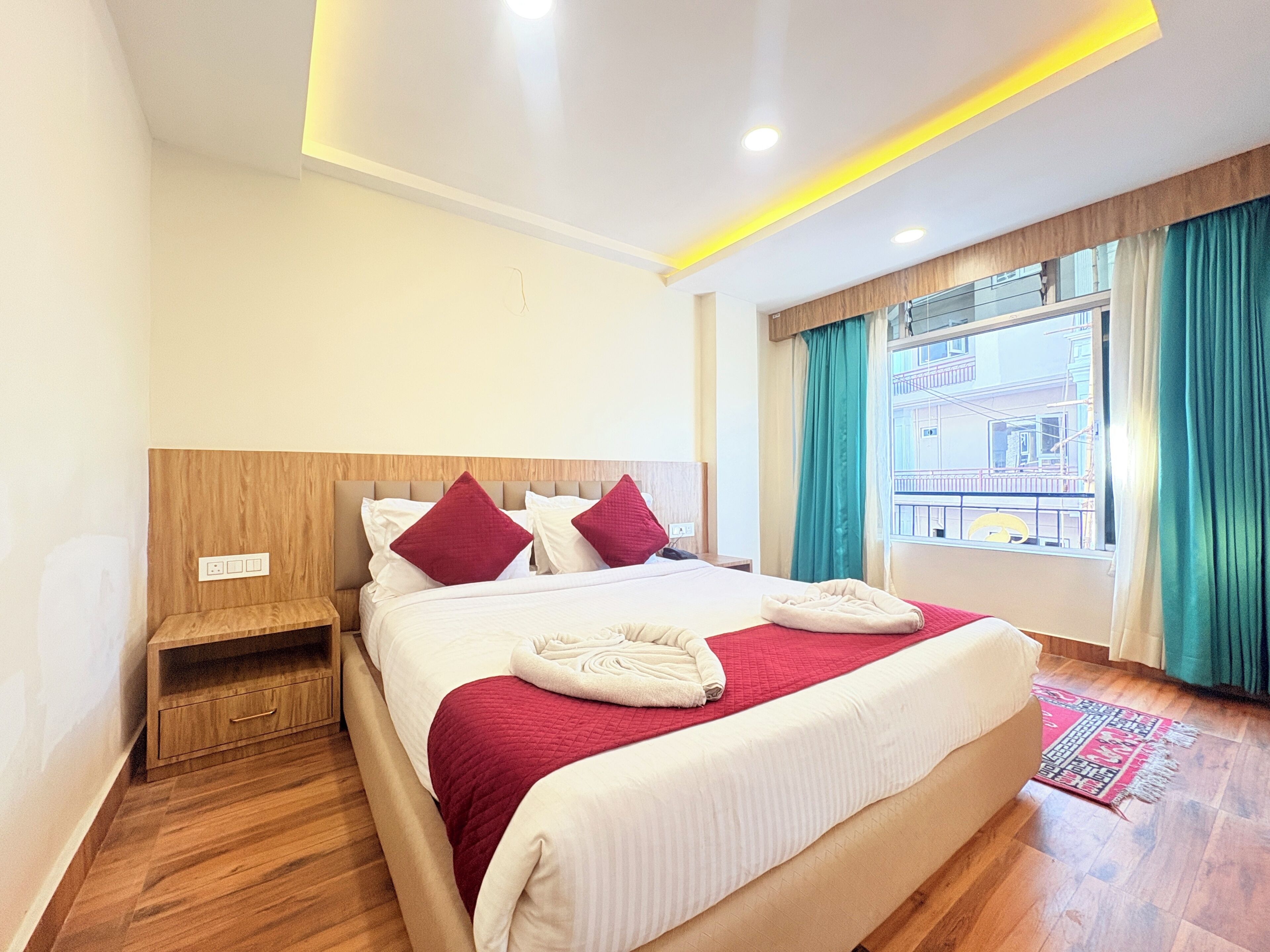 Quarto casal superior, vista para a cidade | Escrivaninha, Wi-Fi de cortesia