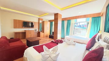 Family Room, City View | Desk, free WiFi