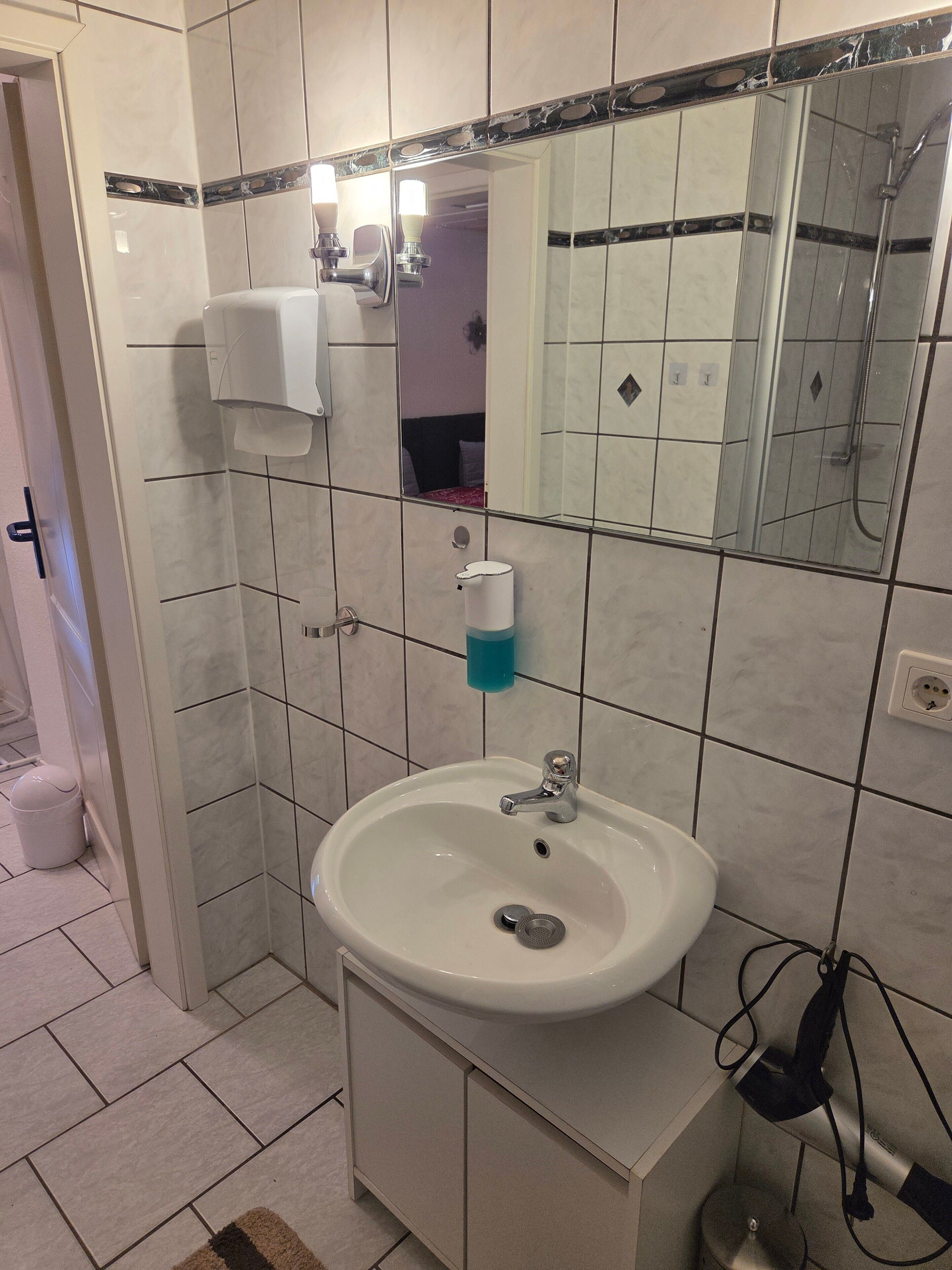Shower, hair dryer, towels