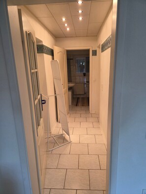 Interior - Apartment 'Souterrain-Wohnung in Oberzissen' with Shared Pool, Shared Garden and Wi-Fi (Oberzissen)