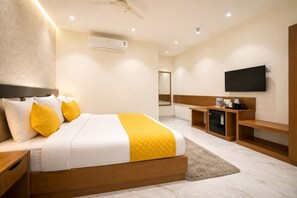 Premium Room | Free WiFi - Solasta Stays & Banquets - Wakad (Tathawade)