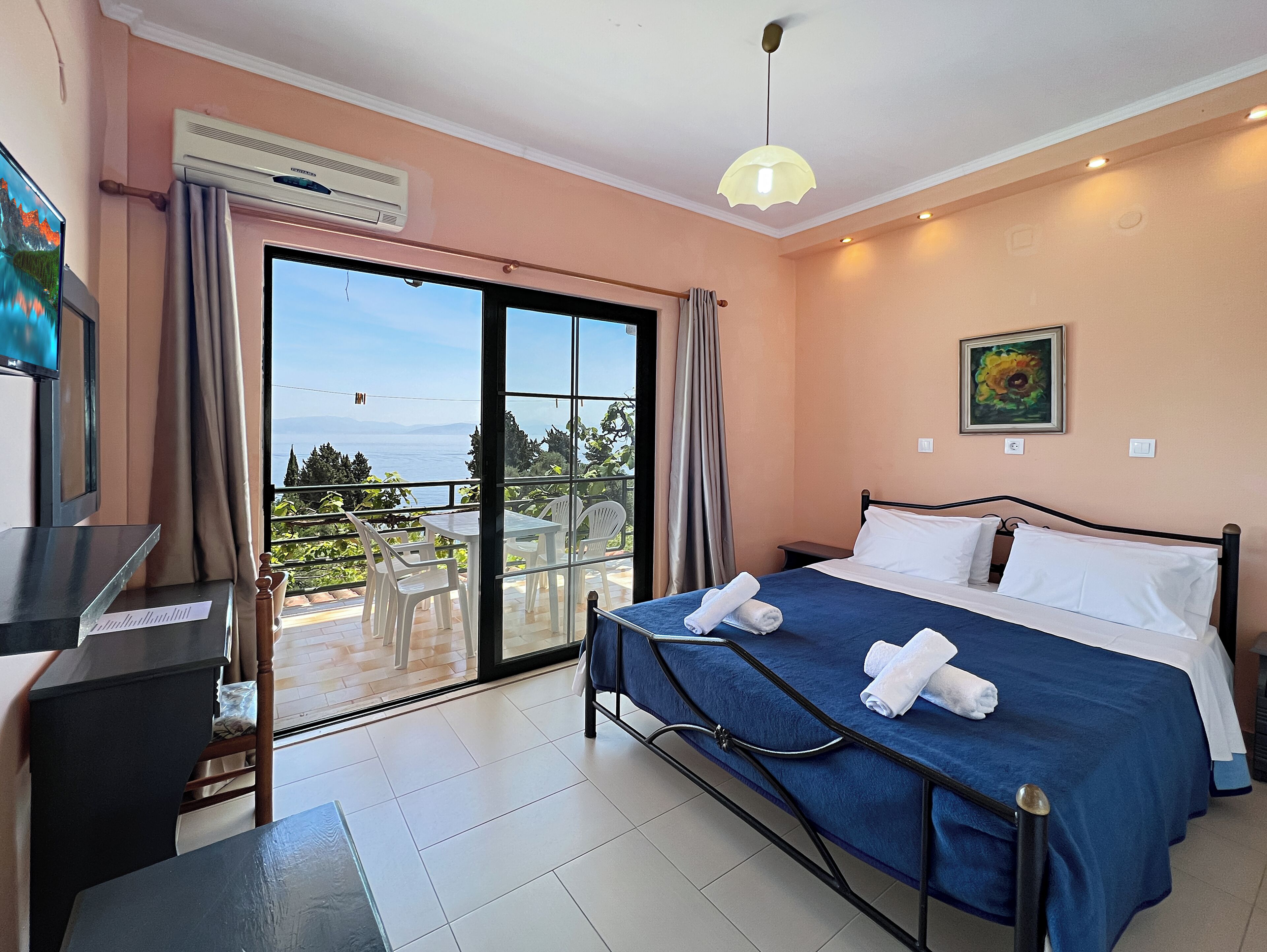 Iron/ironing board, WiFi, bed sheets