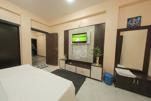 Standard Room - Tulsi Leela - Home Stay (MHOW)
