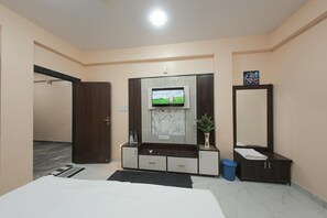 Deluxe Room - Tulsi Leela - Home Stay (MHOW)