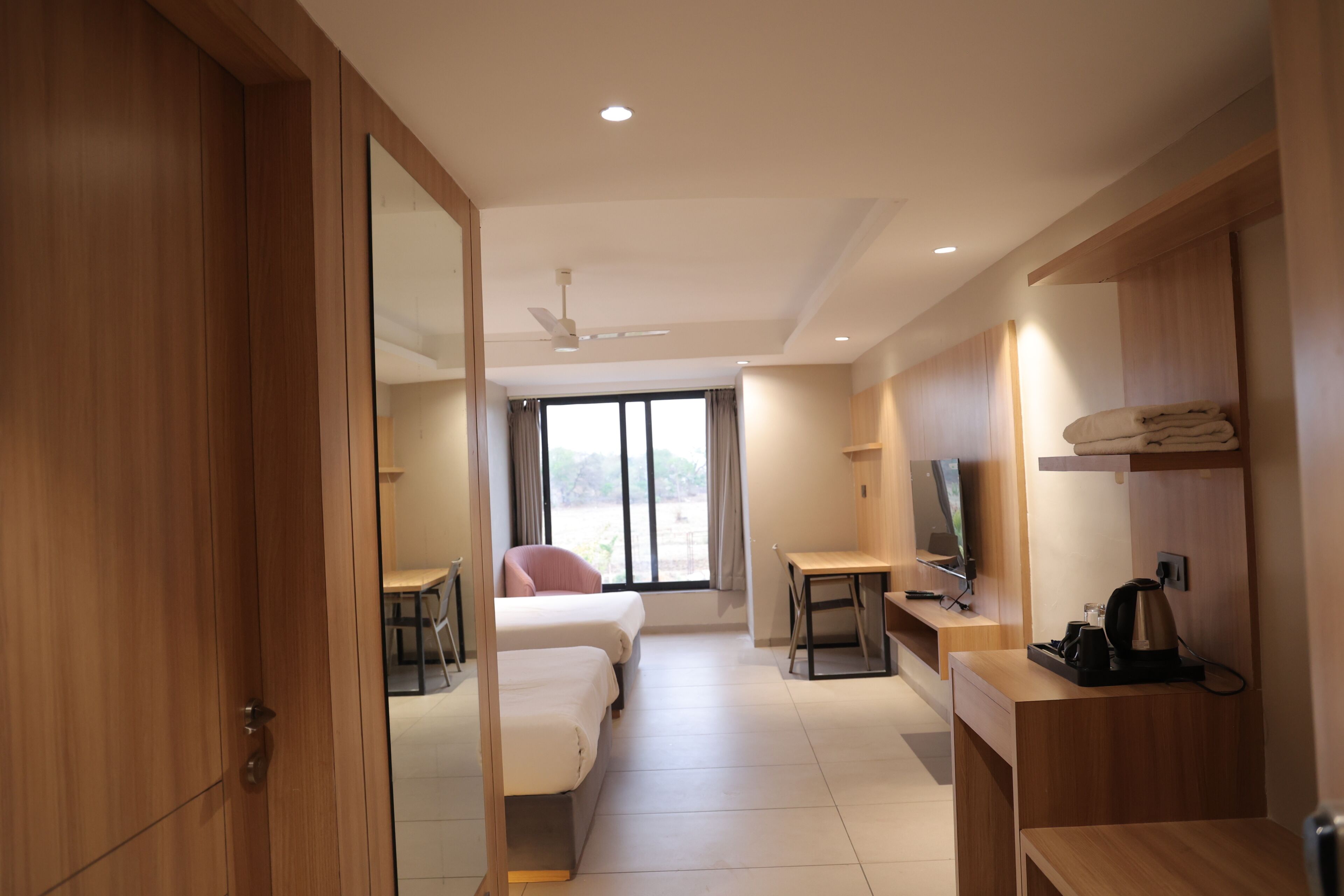 Luxury Room, Garden View | Desk, laptop workspace, free WiFi, bed sheets