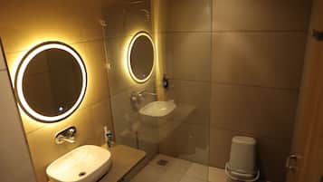 Deluxe Room, Hill View | Bathroom | Shower, towels, soap, shampoo