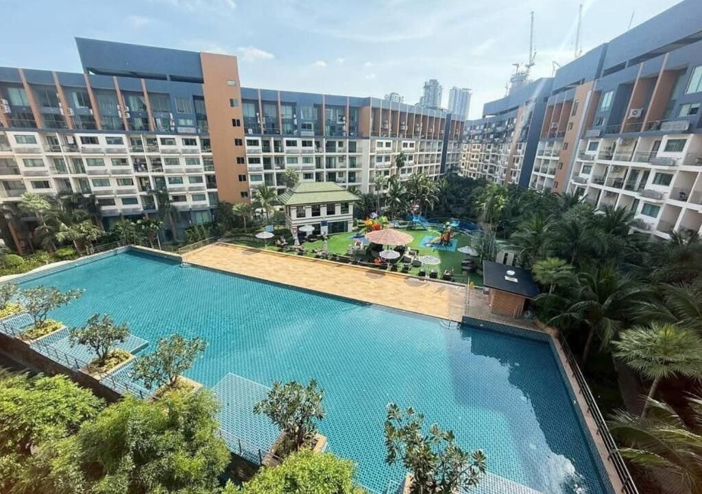3 室外游泳池，07:00 至 22:00 开放，免费小屋，池畔遮阳伞