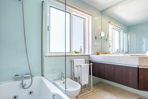 Bathroom - Vrbo Property (Carvoeiro)