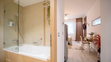 Comfort Studio, 1 Double Bed, Non Smoking | Bathroom | Separate tub and shower, free toiletries, hair dryer, towels
