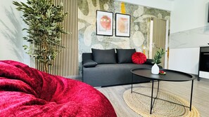 Blackout curtains, iron/ironing board, free WiFi, bed sheets - Modern Apartments in the Heart of the City (București)
