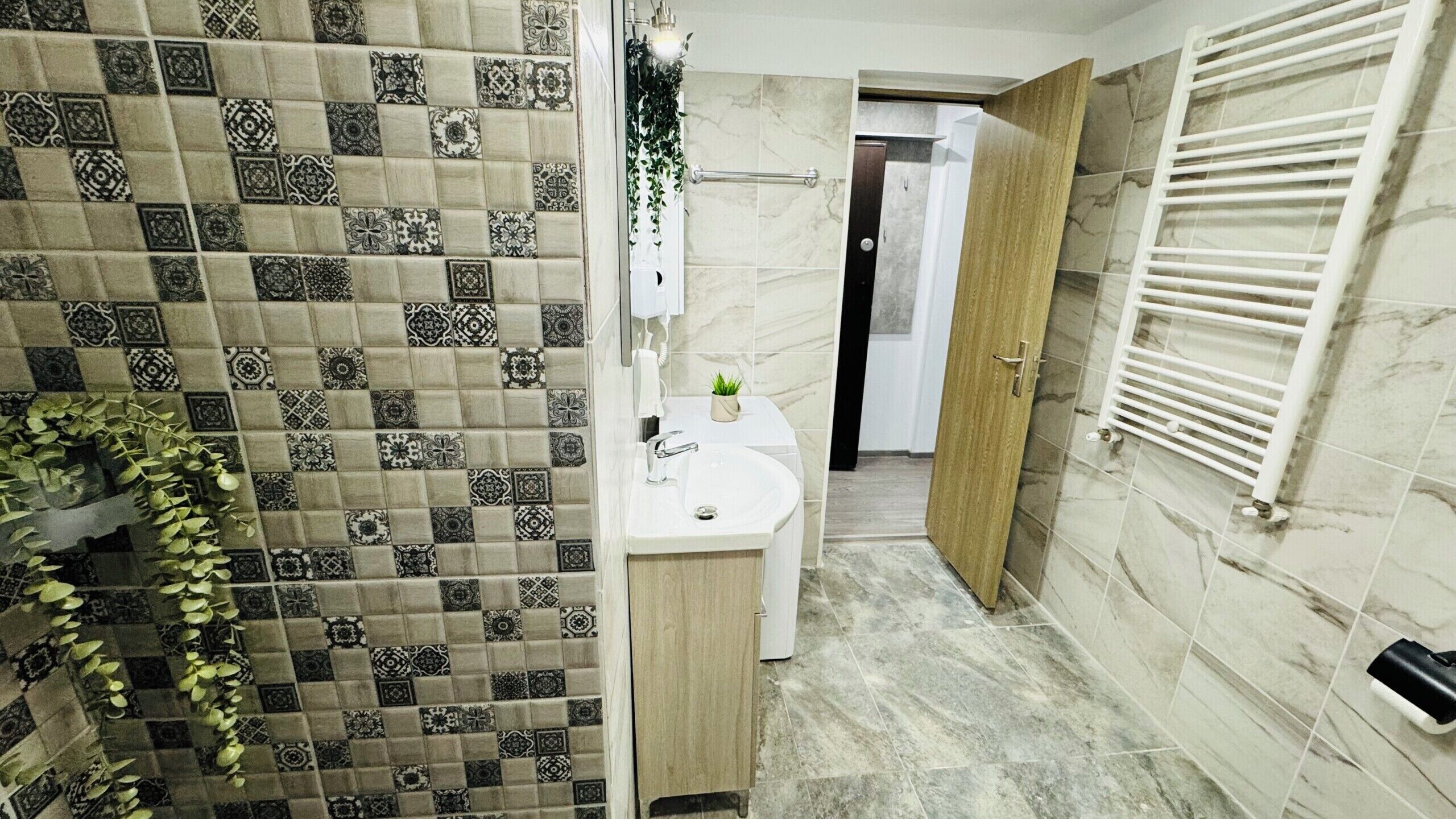 Ducha, artículos de tocador gratuitos, secador de pelo, toallas
