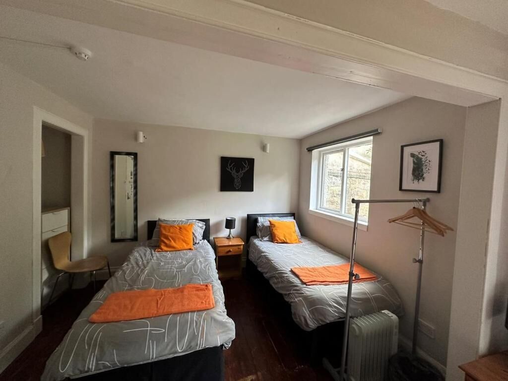 Iron/ironing board, WiFi (free)