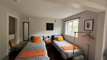 Iron/ironing board, WiFi (free)