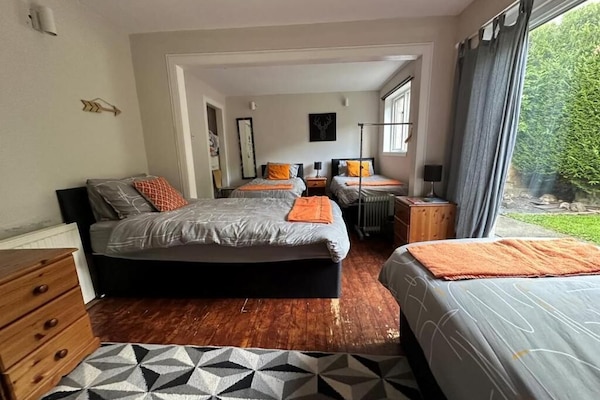 Iron/ironing board, WiFi (free)